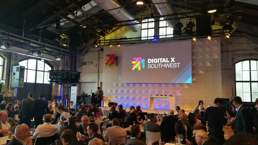 Digital X Bühne mit Publikum